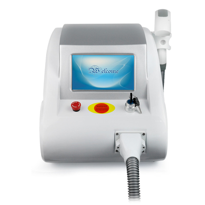 พกพา Q Switched Nd Yag การกําจัดรอยสัก เลเซอร์คาร์บอน Peeling ผิว Whting เครื่องความงาม