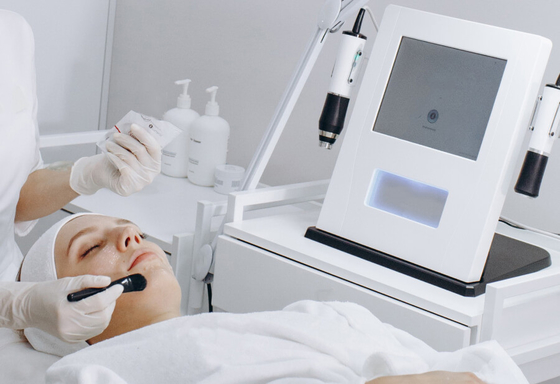 3 ใน 1 Oxygen Jet Peel Infusion Face Lift การเสริมความงาม การดูแลผิวหนัง CO2 Bubble Oxygenation Exfoliate Oxygen เครื่องทําหน้า