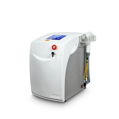 RL-808B รุ่น 808nm Diode Laser Hair Removal Machine มีอายุการใช้งาน 8 ปี และความหนาแน่นของพลังงาน > 115j / Cm2