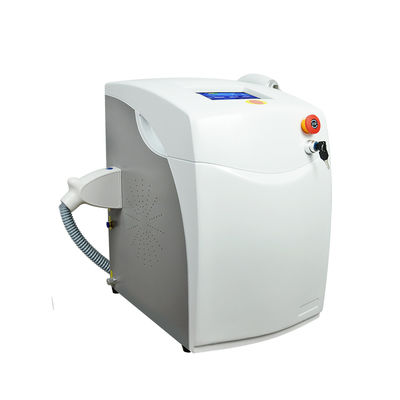 RL-808B รุ่น 808nm Diode Laser Hair Removal Machine มีอายุการใช้งาน 8 ปี และความหนาแน่นของพลังงาน > 115j / Cm2