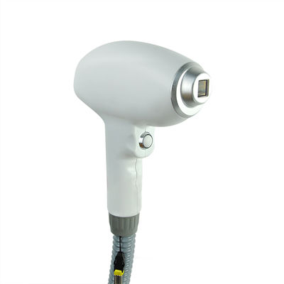 RL-808B รุ่น 808nm Diode Laser Hair Removal Machine มีอายุการใช้งาน 8 ปี และความหนาแน่นของพลังงาน > 115j / Cm2