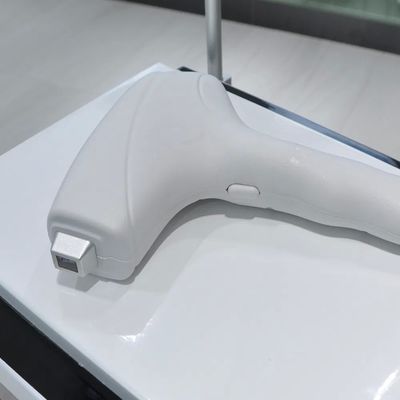 เครื่องกำจัดขนด้วยเลเซอร์ไดโอด 808nm พร้อมกำลังไฟ 450W-600W และ 10 ล้านช็อตสำหรับการกำจัดขนถาวร