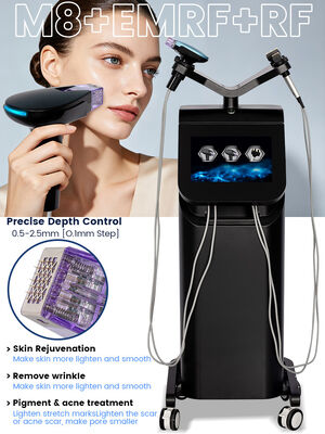 เครื่องทําความงาม M8 RF Microneedling ที่มี 4 ชิ้นมือสําหรับการเจาะเข้าไปในพลังงานที่ลึกและกระชับผิว
